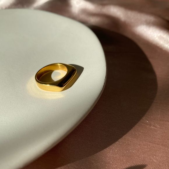 18K Gold Plated Pyramid Contour Bar Band Ring - Picture 4 of 7